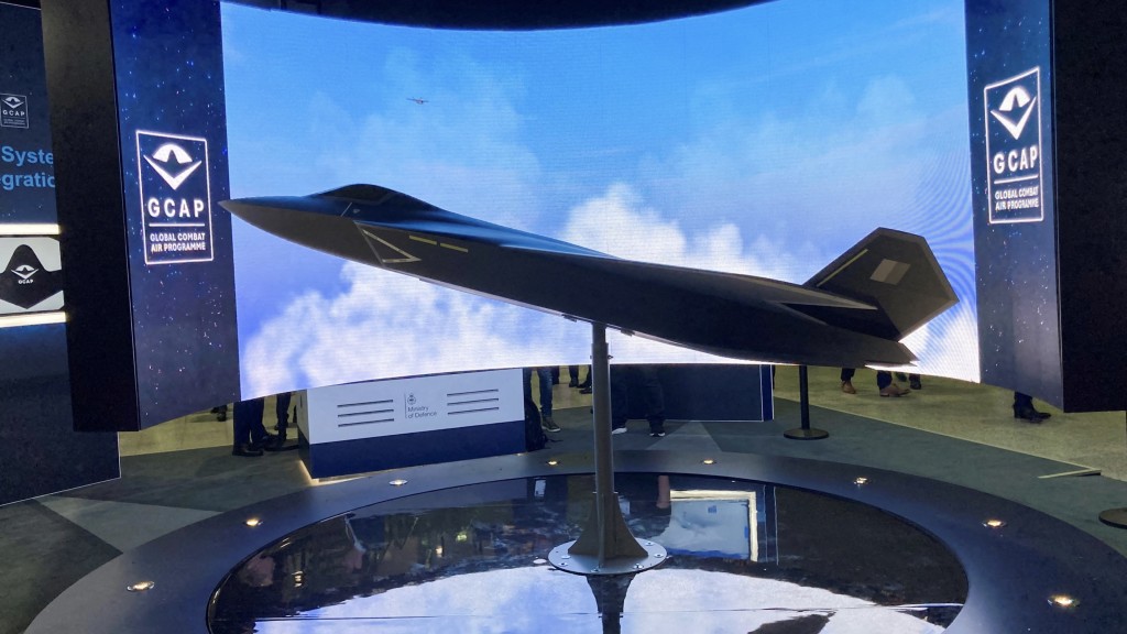 日英意聯合開發的新款戰機模型在英國國防裝備展（DSEI）中展出。 路透社