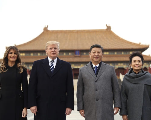 習近平伉儷故宮迎接特朗普夫婦。