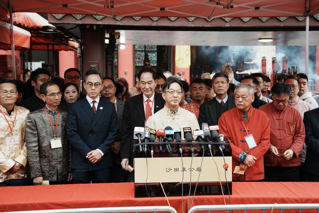 劉業強自行解釋籤文,認為香港做事不能守舊。 劉業強自行解釋籤文,認為香港做事不能守舊。