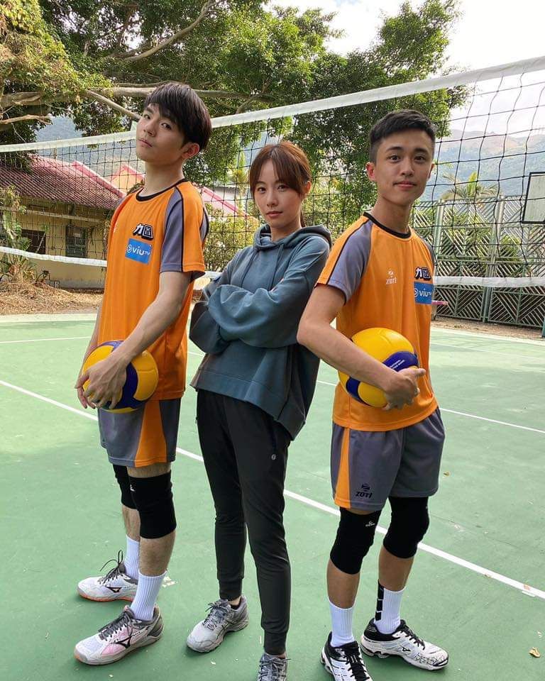 之前跟鄧麗欣及陳卓賢合拍ViuTV劇《男排女將》。