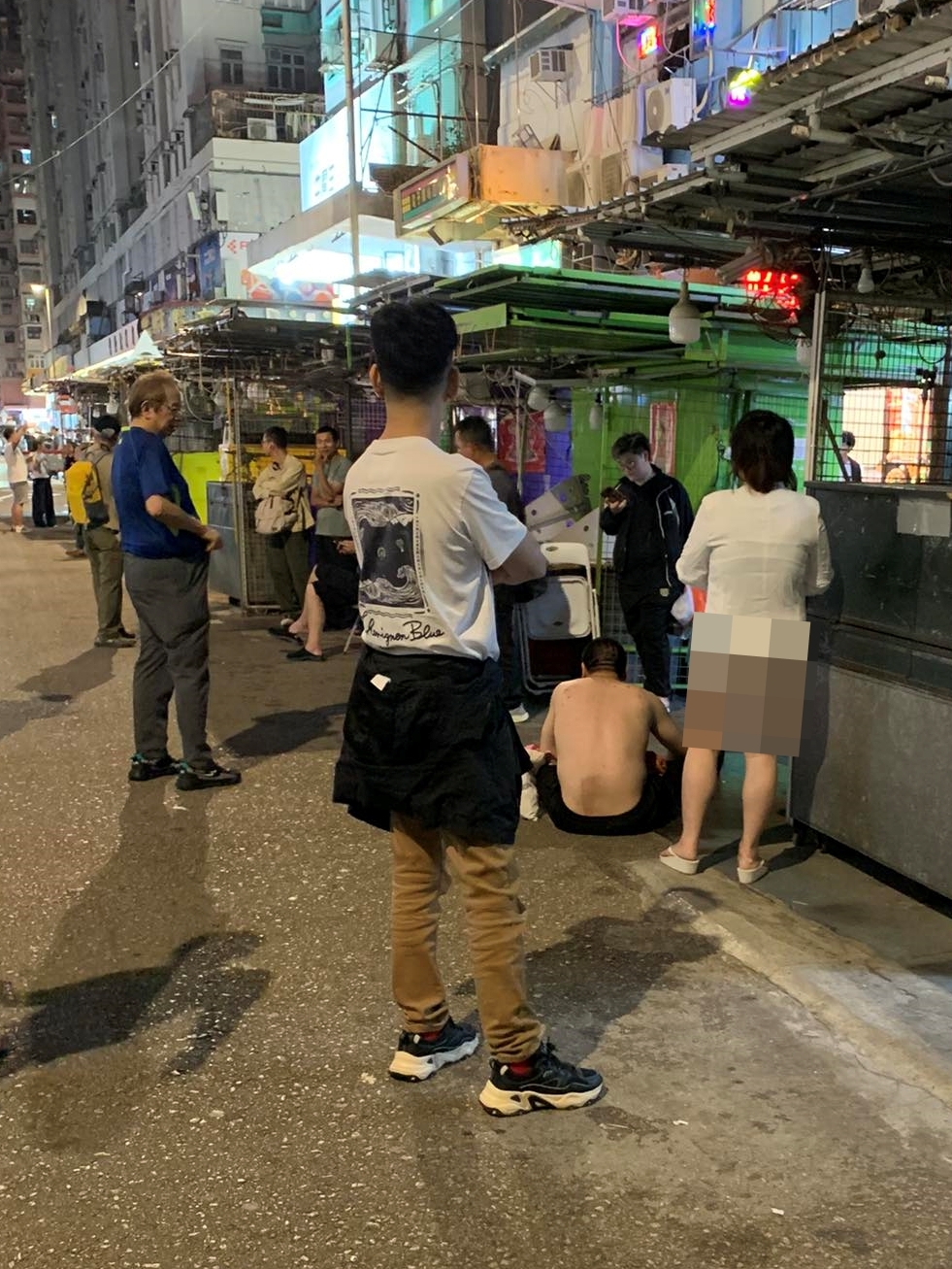 涉案男子於福華街被截停。FB:Tsz Kin Yeung@香港交通及突發事故報料區 涉案男子於福華街被截停。FB:Tsz Kin Yeung@香港交通及突發事故報料區