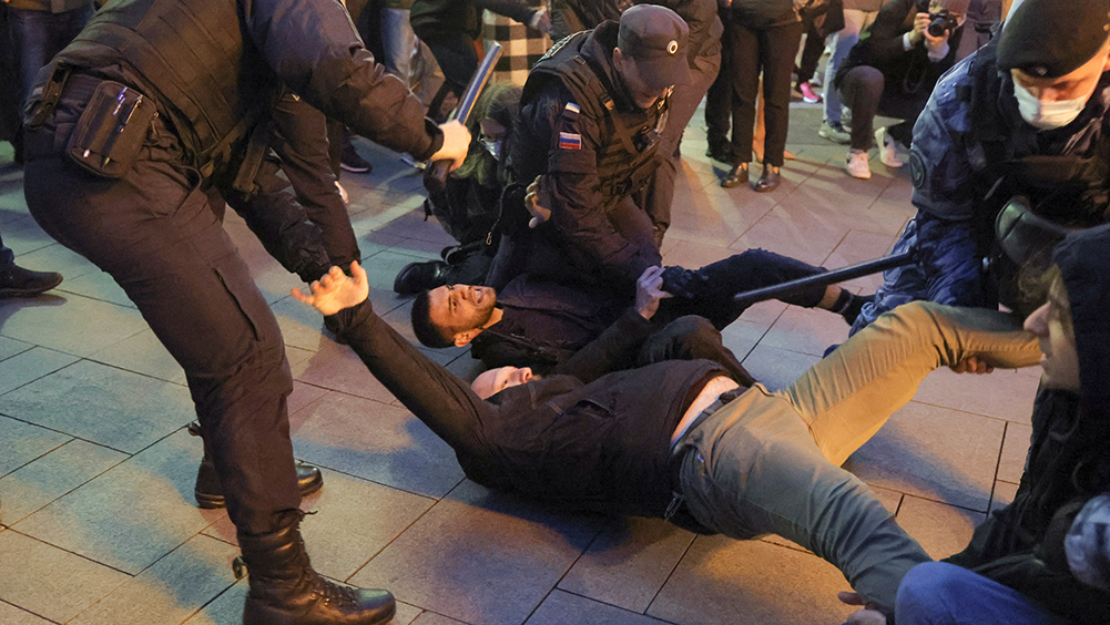 傳俄羅斯被捕的示威人士被強制徵召入伍。路透