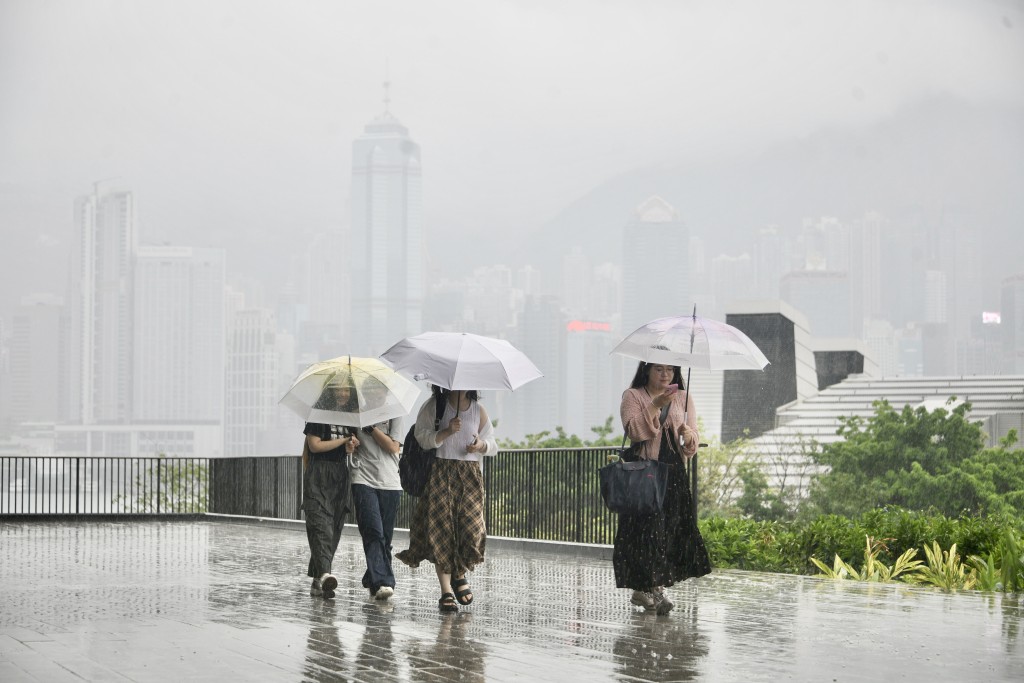 一股偏南氣流正為廣東沿岸帶來驟雨，未來九日都有驟雨。資料圖片