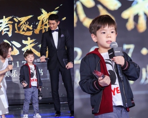 嗯哼跟爸爸上台領獎，既溫暖又有大將之風。