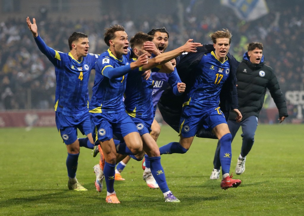 波斯尼亚保住首名出线希望。路透社