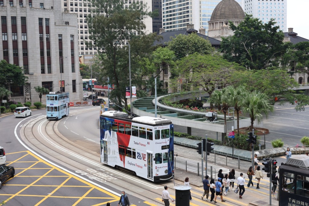 活动与香港电车合作，由今年三月起在港岛游走。