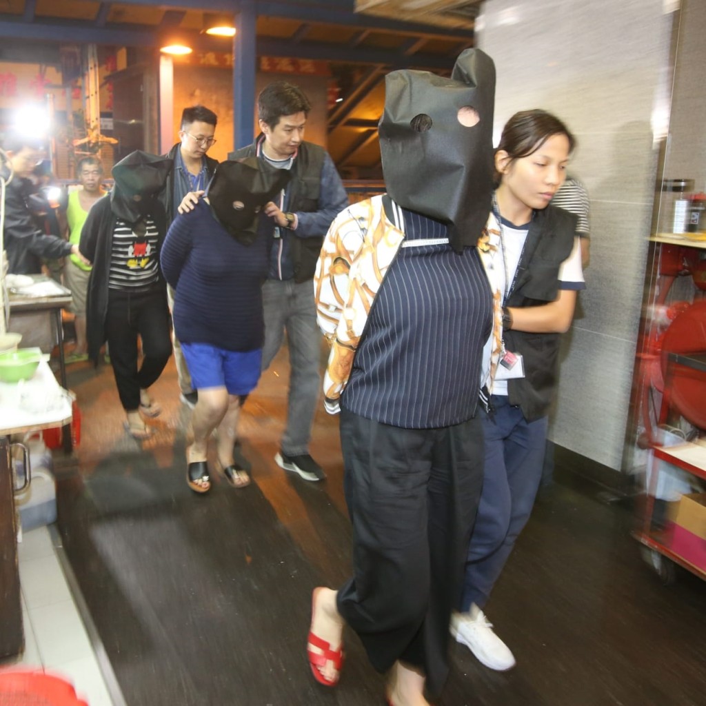 声东击西偷找换店职员88万人仔警破南美盗窃集团拘3智利女