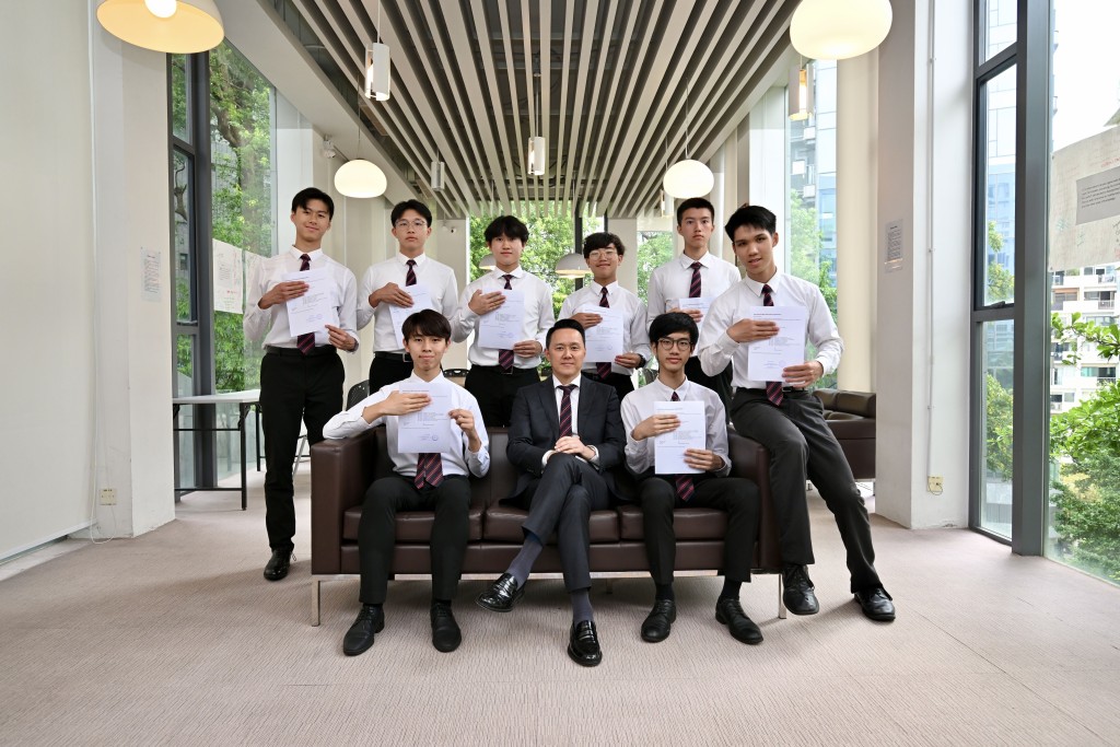 拔萃男書院於今年國際文憑大學預科課程（IBDP）中，共有3名學生考獲45分滿分成績，成為當屆IB狀元。（圖片來源：《星島日報》資料圖片）