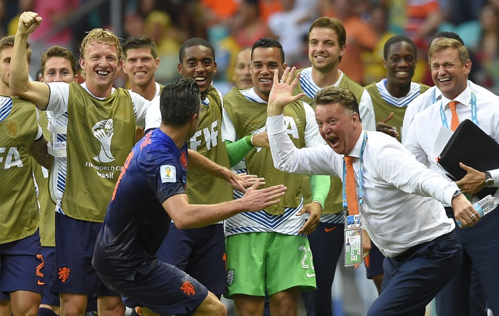雲加爾(右)於一四年世界盃領荷蘭殺入四強。AP資料圖片