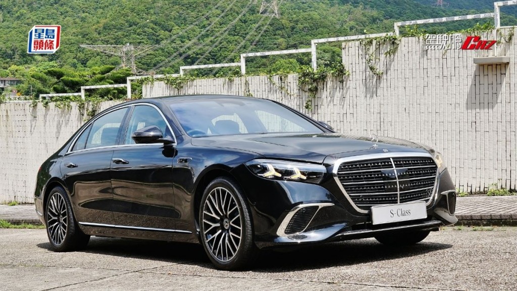 平治香港引進的改良版S-Class，包括四驅S450 4MATIC和S500 4MATIC，以及插電混能後驅S450e PHEV，備有不同動力配置選擇，售價$1,815,000起。