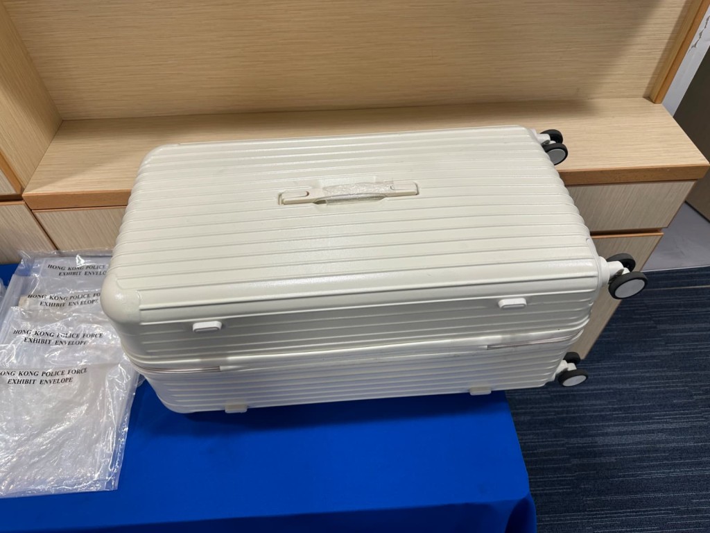 疑犯用作收藏毒品的行李箱。