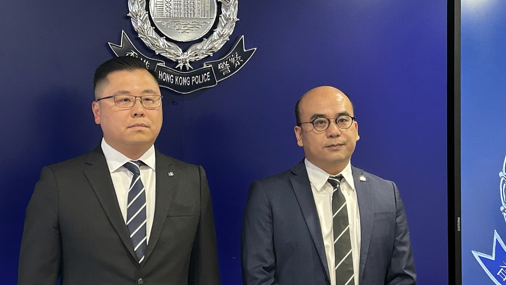 毒品調查科警司關駿軒（左）與湛耀光總督察。蔡楚輝攝