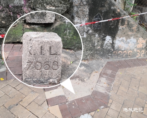 加士居道一塊界石近日疑被移走，地政總署指不會要求業權人還原。港城遊記Facebook專頁圖片 