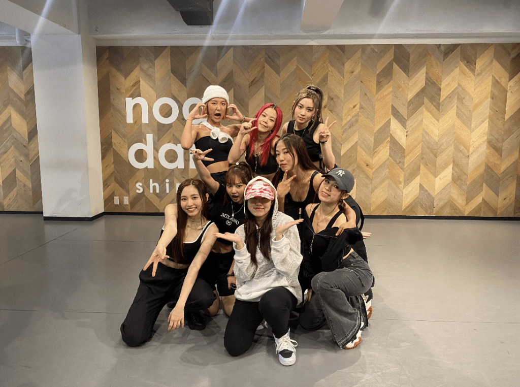 MV特意邀請了韓國當紅排舞導師RENAN負責排舞，令COLLAR大叫驚喜。