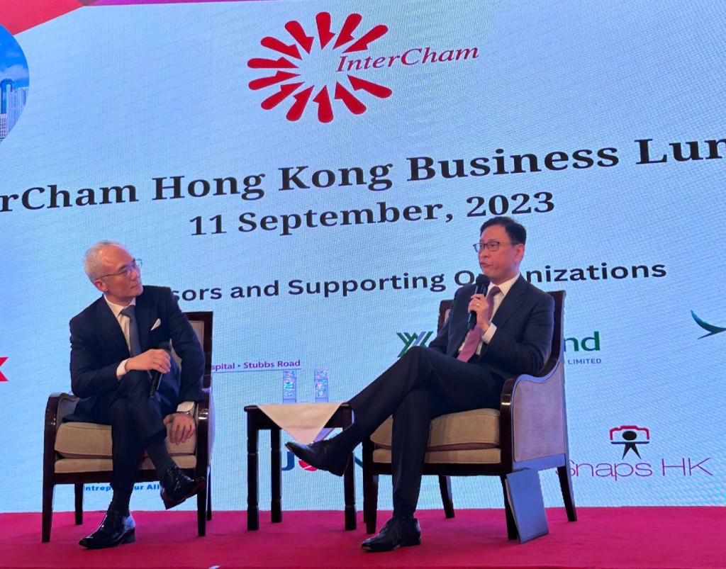杜淦堃(右)强调，美国政府的制裁不会改善香港的法治。