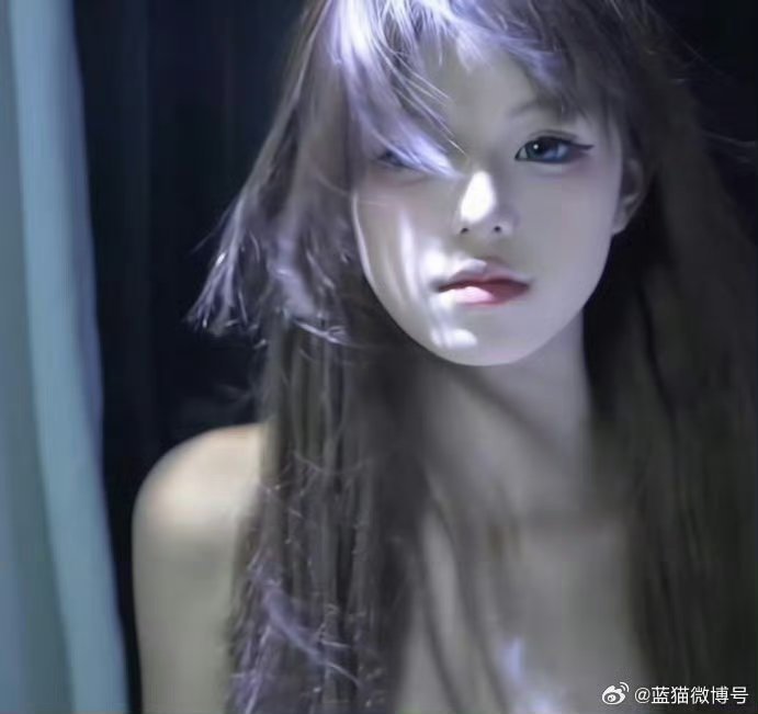 千万粉丝网红“夜巴黎”遭举报是未成年人开直播后已被封号。微博