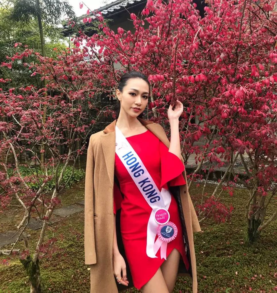 黄嘉雯在2018年曾到日本东京参加该年度年度的国际小姐。 