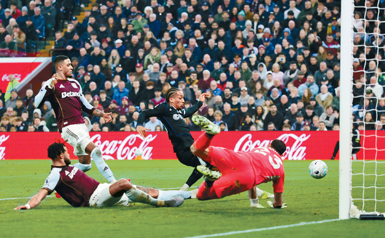 祖奧柏度門前射入。