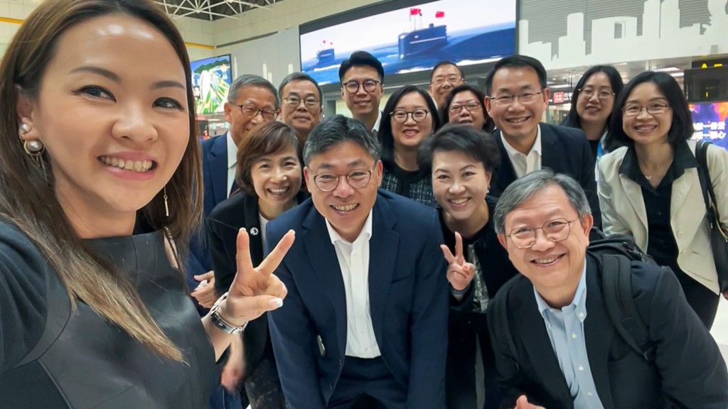 林世雄率領香港物流發展局成員出訪珠海。林世雄網誌圖片