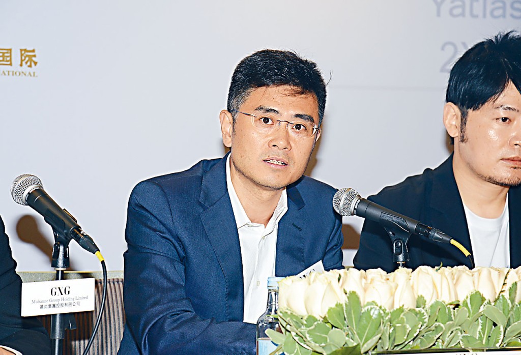 慕尚集團下調發售價至每股4.39元。圖為董事長黃晗躋。