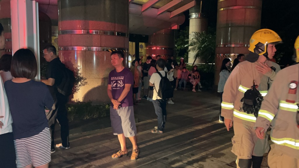 約50人疏散至安全地方。蔡楚輝攝