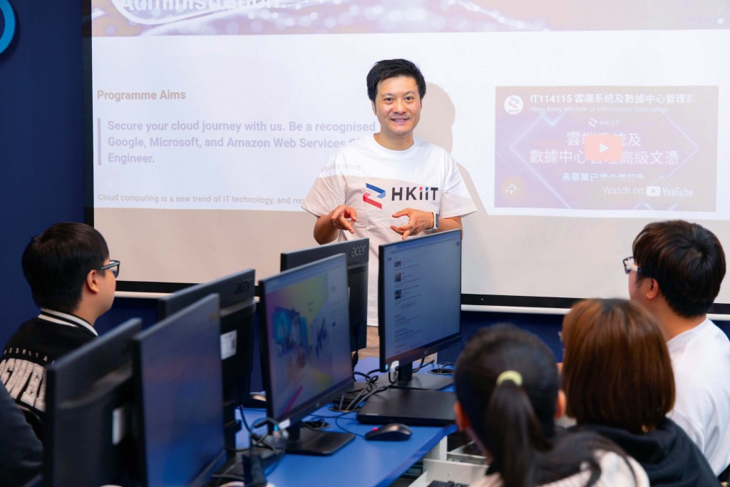 Cyrus 將業界第一手趨勢與雲端軟件帶回課堂，令教學內容與行業發展同步，讓HKIIT學生掌握市場最需要的技術。