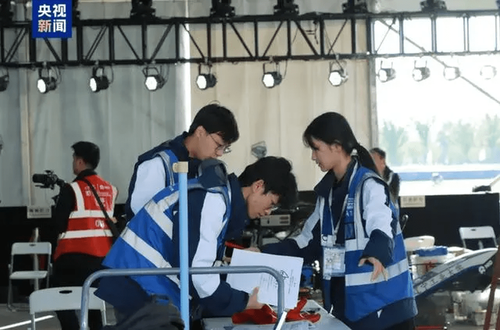 深圳職業技術大學魅影方程式賽車隊電車隊及無人車隊摘得多項大獎，古慧晶就是車隊中的一員。 央視截圖