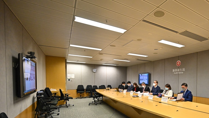 盧寵茂與醫院管理局大會成員會晤。政府新聞處圖片