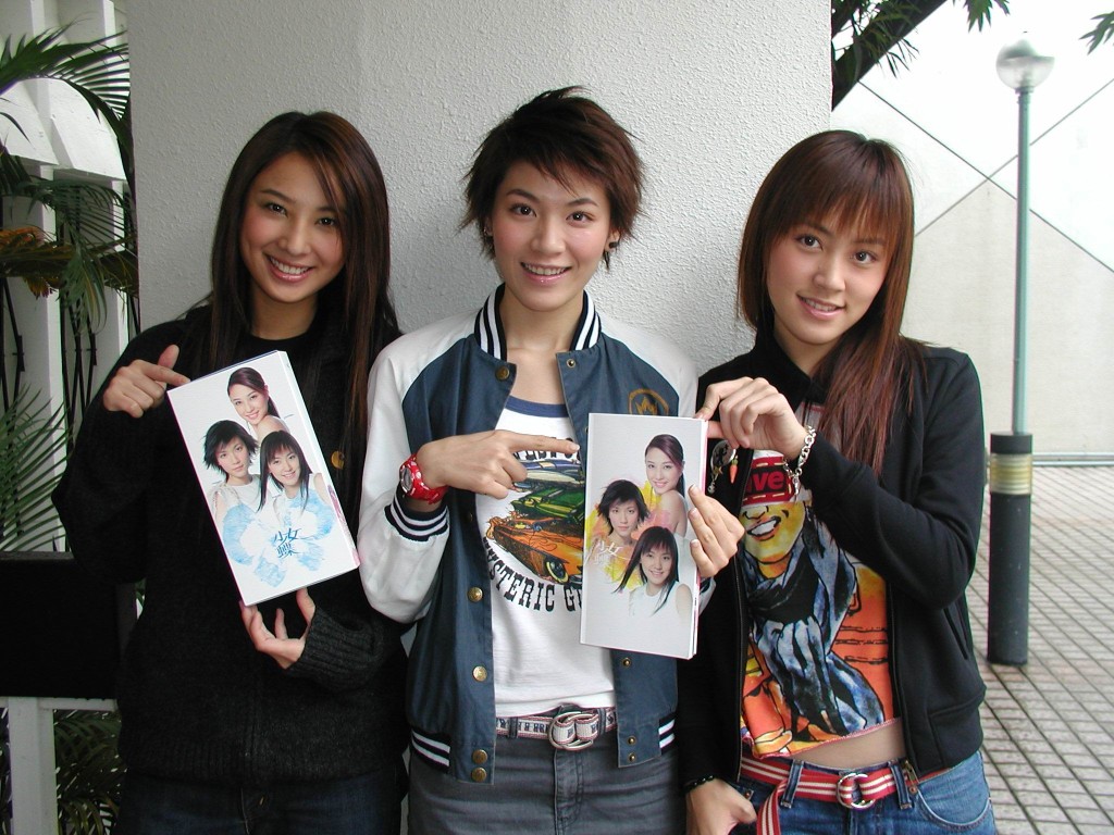 蔣雅文當年與同屬英皇的鄭希怡及劉思惠組成3T出道做歌手。