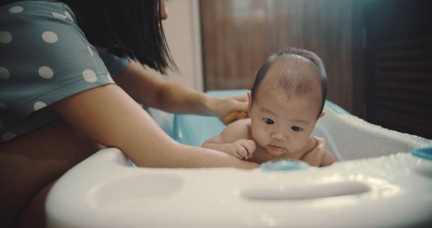 濕疹兒童在夏天應盡量用凍水洗澡。