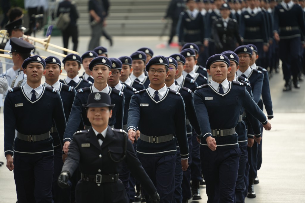 入境處儀仗隊和85名青少年領袖隊員今日以中式步操進行10周年大會操。劉駿軒攝