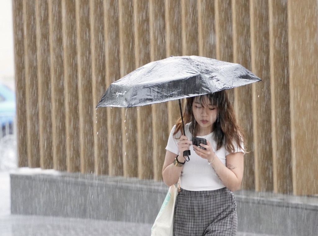 天文台晚上10時50分發黃色暴雨警告