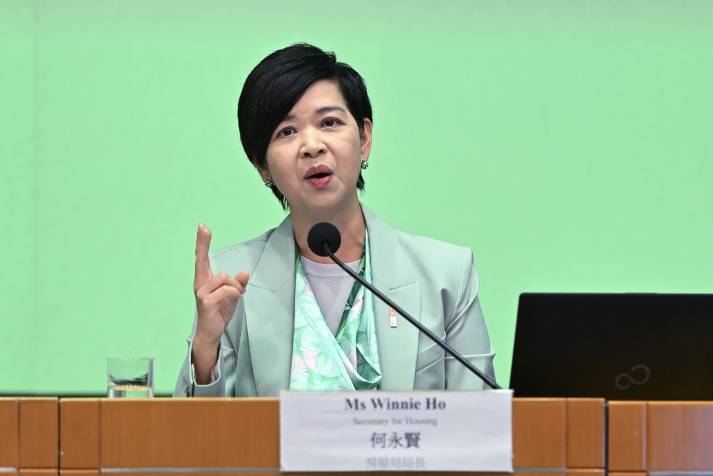 房屋局局長何永賢表示，當局傾向先以試點形式推行「租置」。