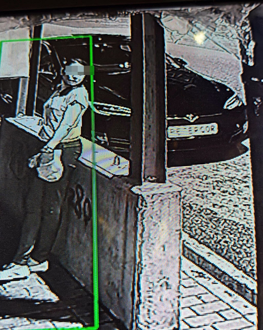 女子於凌晨起偷衣包。fb:馬路的事討論區 女子於凌晨起偷衣包。fb:馬路的事討論區