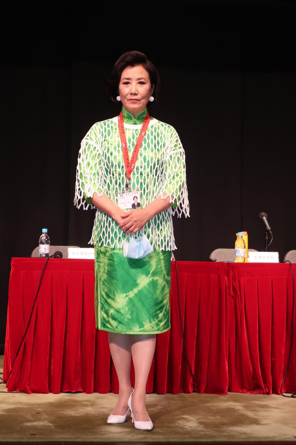 阿姐稍後與羅家英為福陞粵劇團的演出排練。