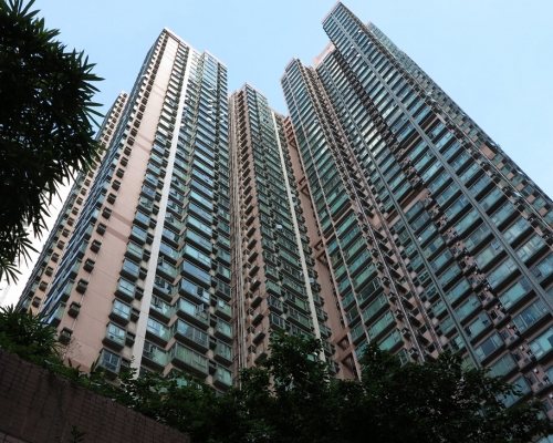 帝后華庭中層戶1050萬易手