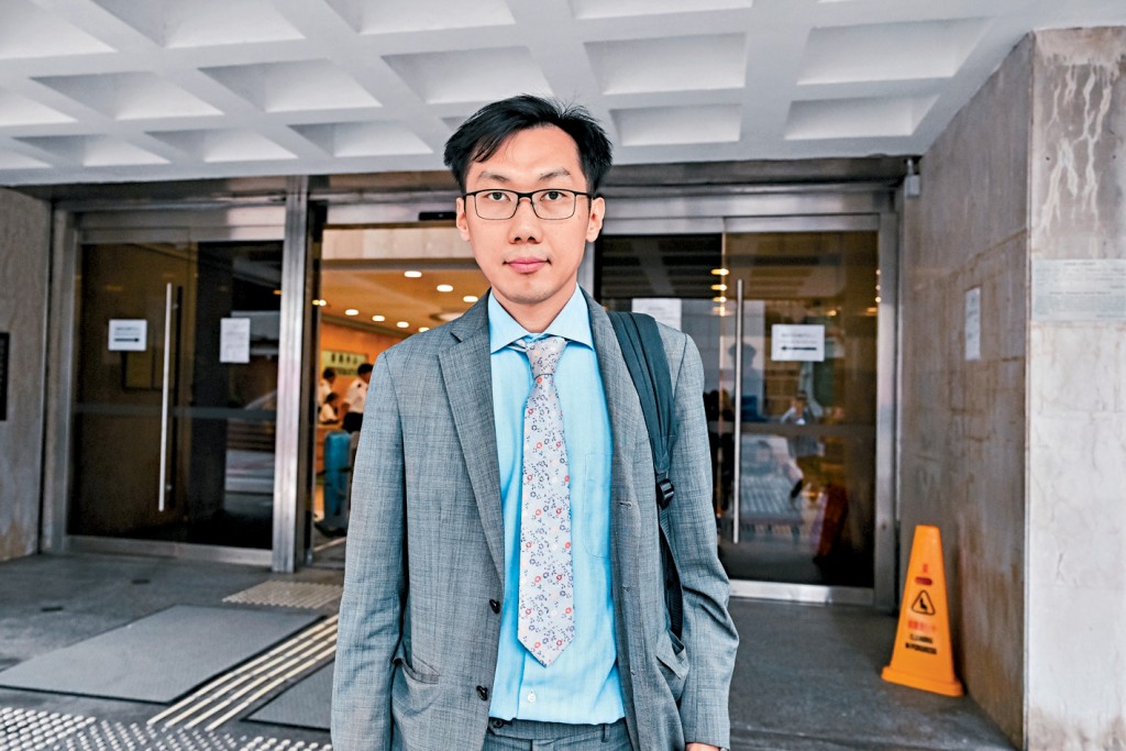 被告袁海文為前民主黨深水埗荔枝角中區議員、香港美容監察召集人。