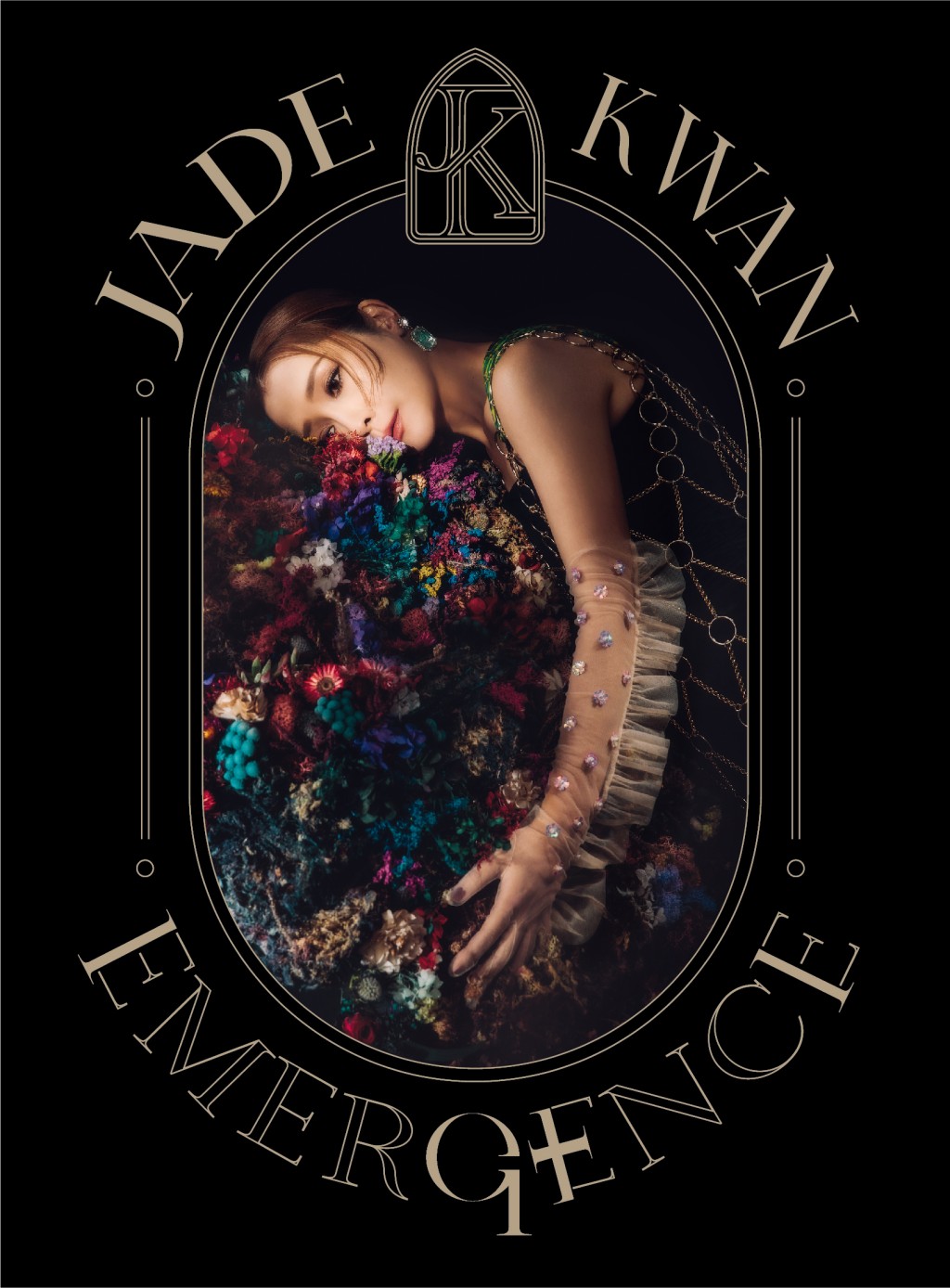 拍攝時，Jade要扭動身體動作，就像做瑜伽。