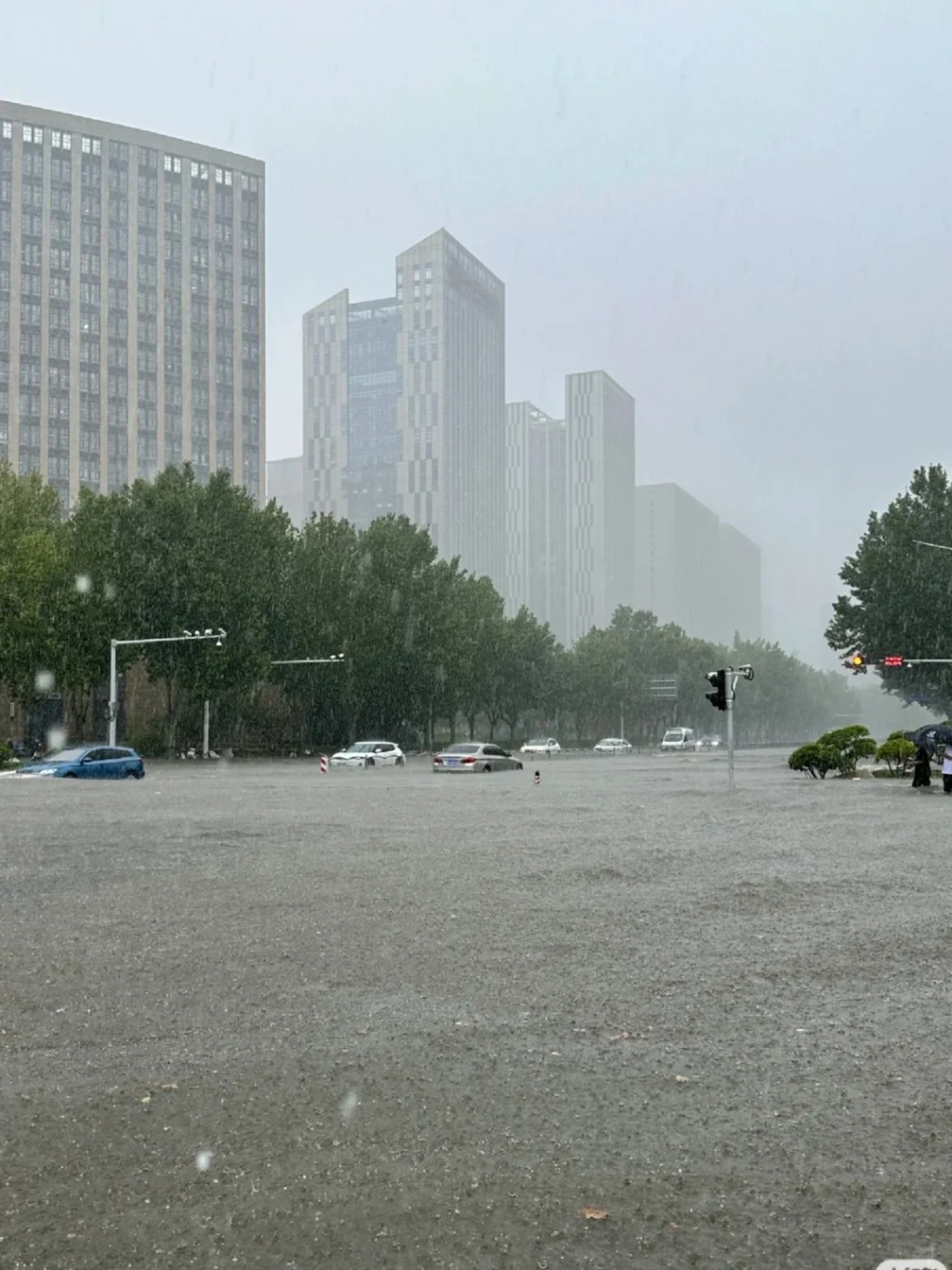 鄭州大暴雨,全市活動暫停。小紅書 鄭州大暴雨,全市活動暫停。小紅書