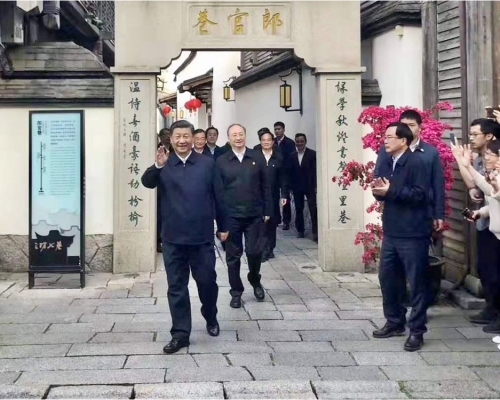 圖為習近平參觀三坊七巷。