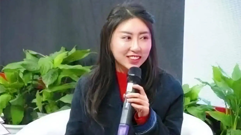 著名作家賈平凹之女賈淺淺。