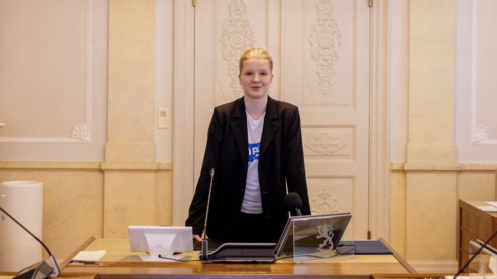 芬蘭18歲女孩米科寧（Annika Mikkonen）成為「一日總理」。 芬蘭政府通訊部