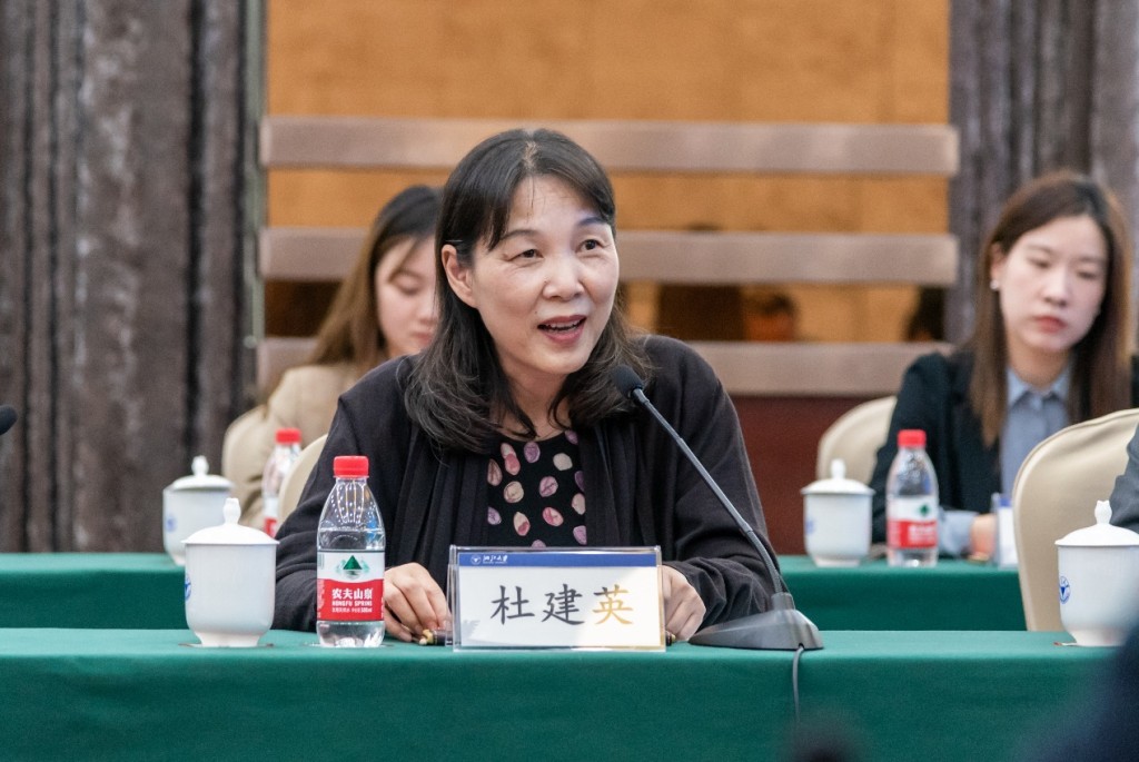 杜建英與宗慶後生有3子女。浙江大學 杜建英與宗慶後生有3子女。浙江大學