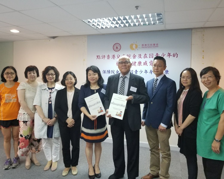 监察小组成员, 当中包括儿科医生、儿科护士、教育界人士、临床心理学家、律师和社工。