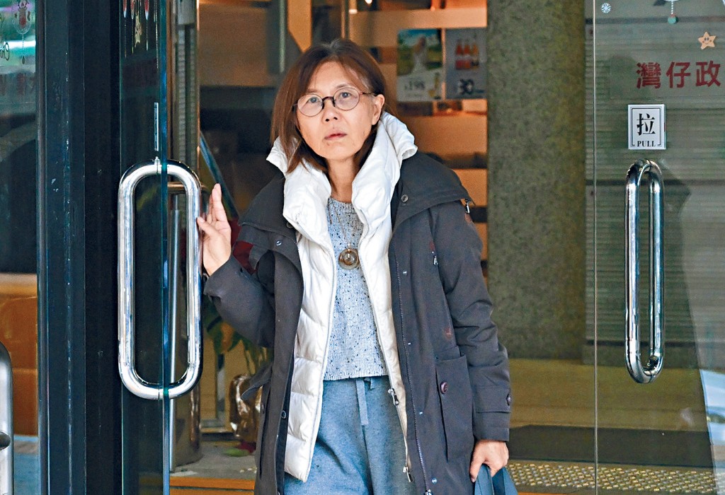 黃麗芬作供表示不會特別留起月餅待職員復工後分發。