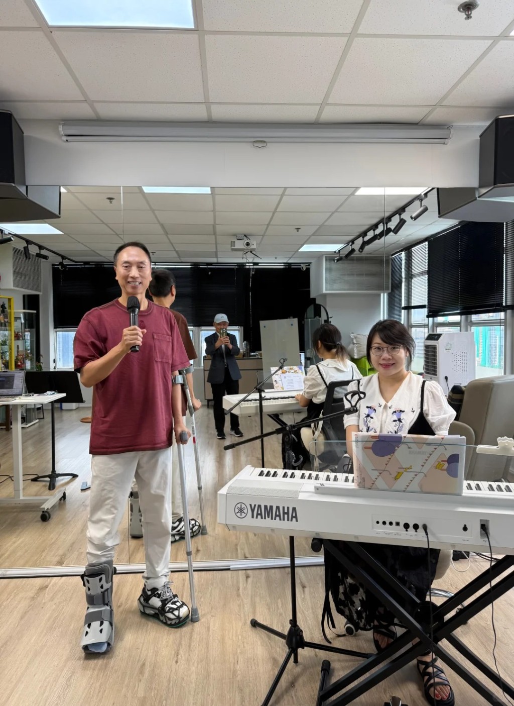 成為「炎明熹師弟」的鄔友正早前好努力練歌。