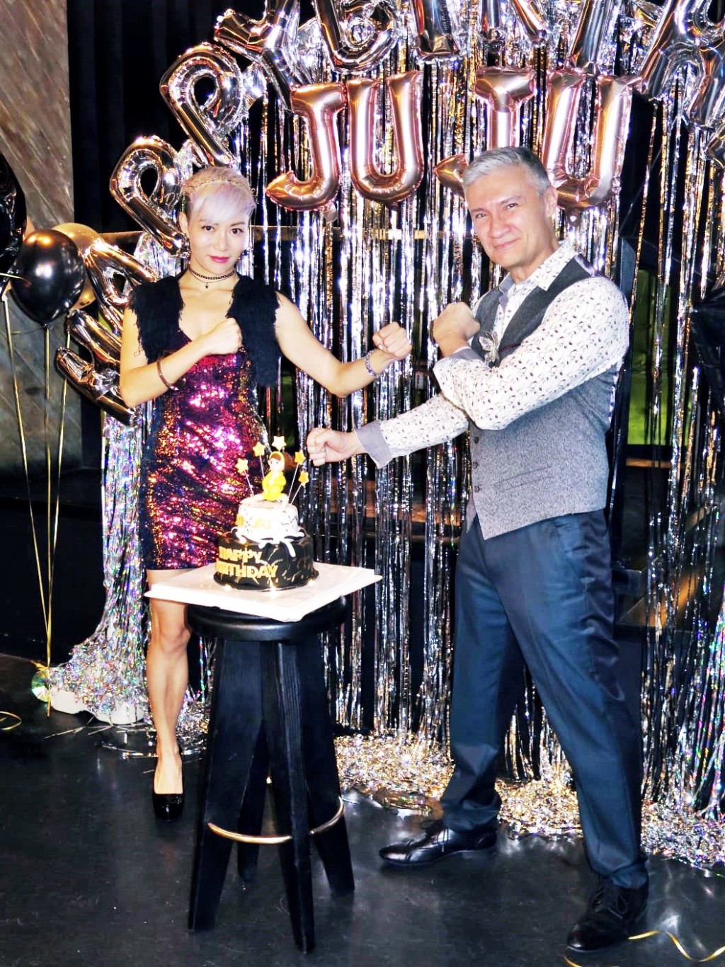 JuJu继续行打女路线。