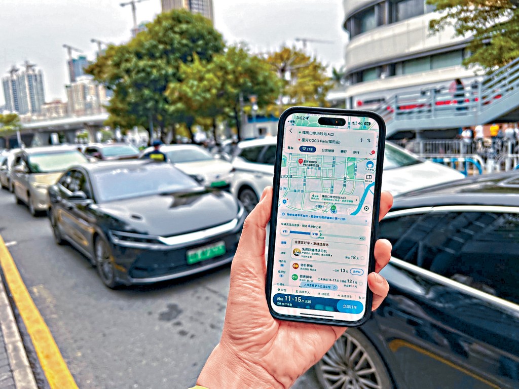 記者以AlipayHK實測從深圳福田口岸前往星河COCO Park商場,發現6座商務車型有5個選擇。