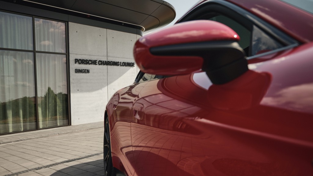 Porsche Charging Lounge位處德國萊茵河畔賓根市的郊區。