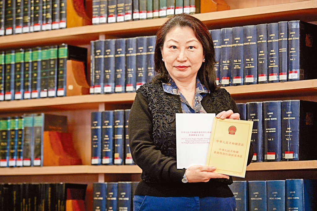 律政司司長鄭若驊表示，很開心看到香港社會回復安全理性包容，市民守法。